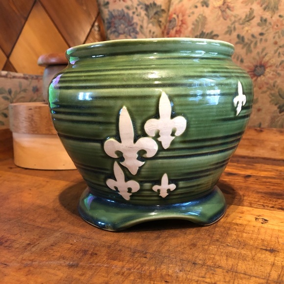 Vintage Other - 💝 VTG brush pot w/ fleur de lis, classic French